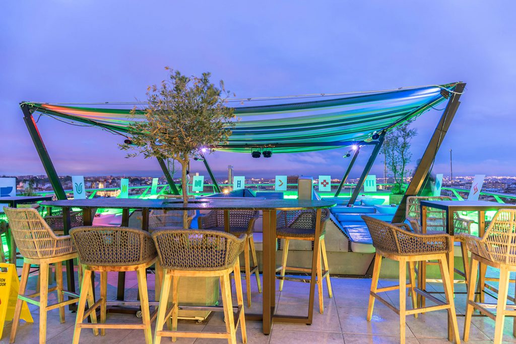 Malaga rooftop bar at night - Atender